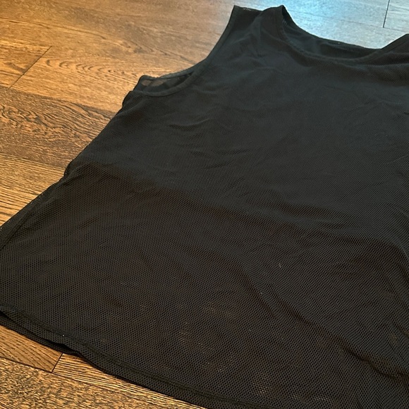Lululemon mesh on mesh tank - Picture 2 of 7